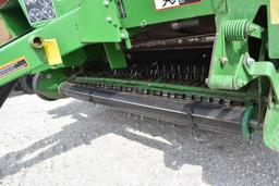 John Deere 568 round baler