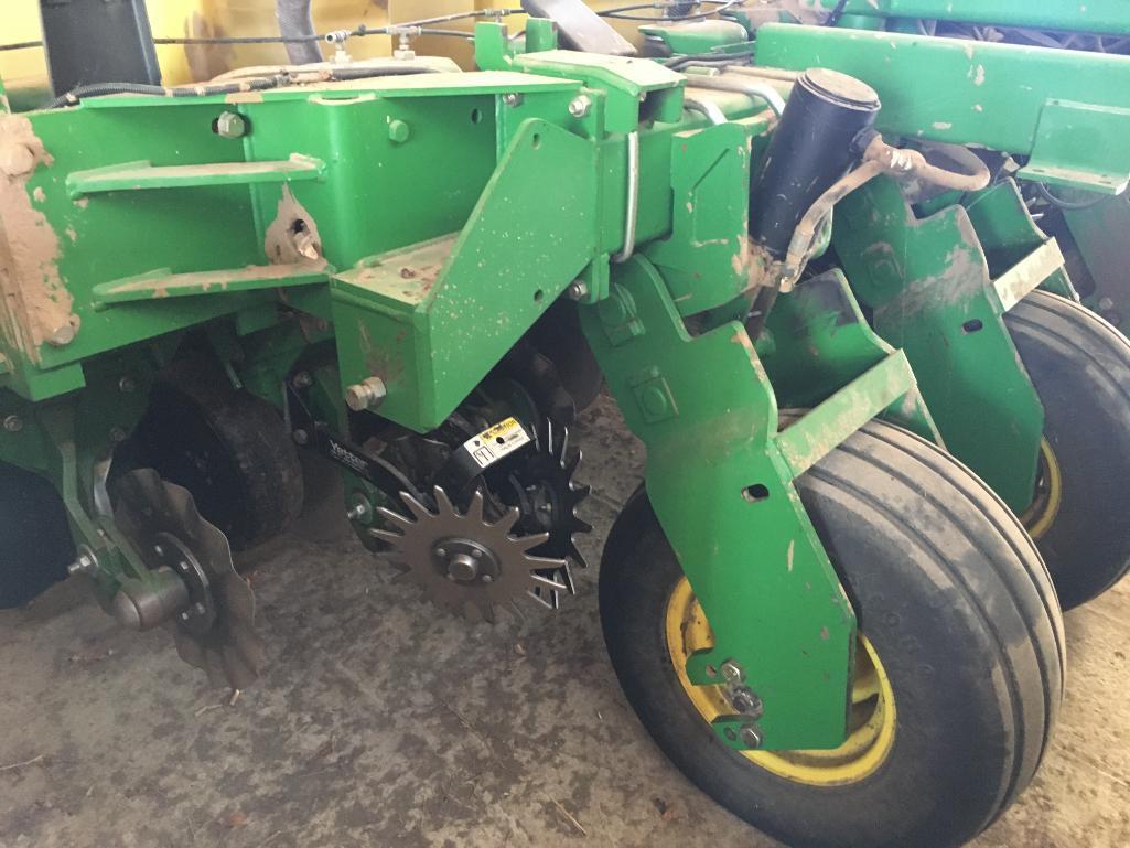 2001 John Deere 1780 12/23 planter