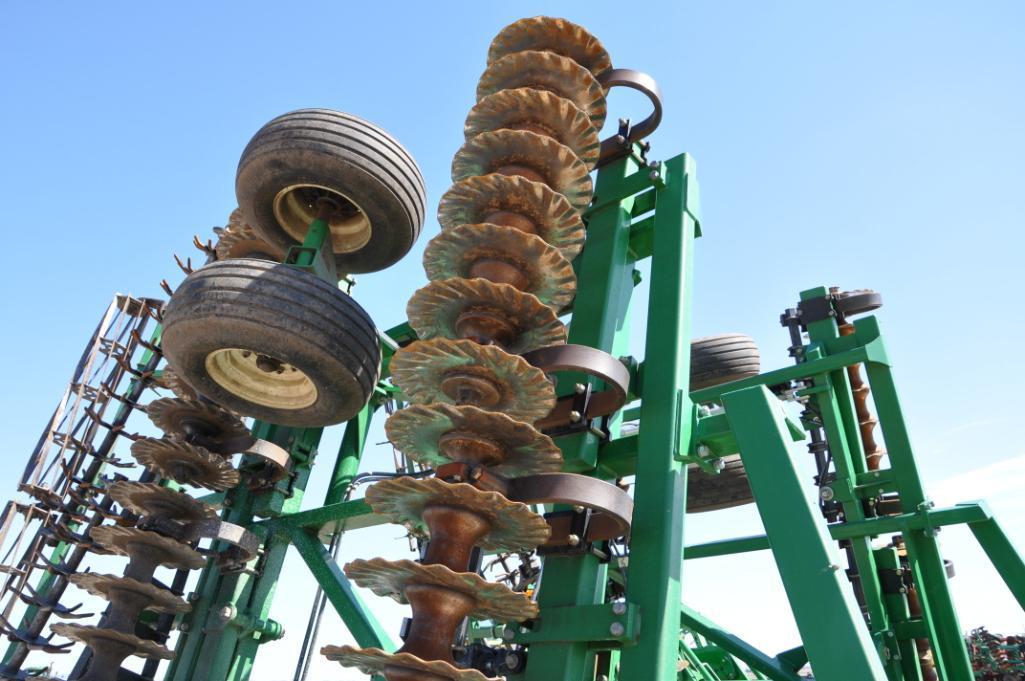 Great Plains 3000TM TurboMax 30' vertical tillage tool