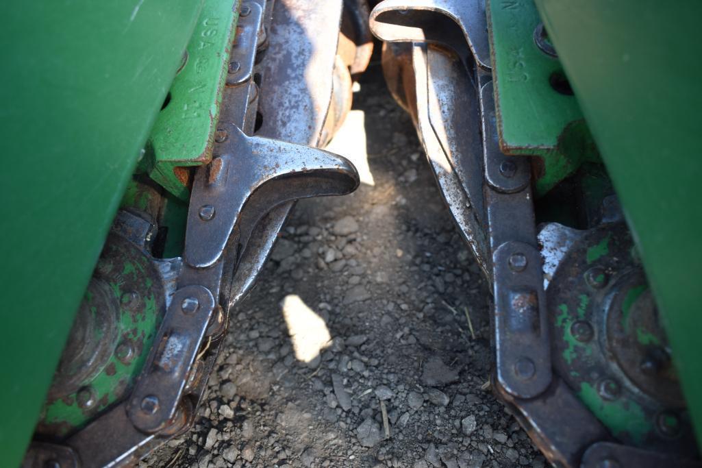 John Deere 693 6 row 30" corn head