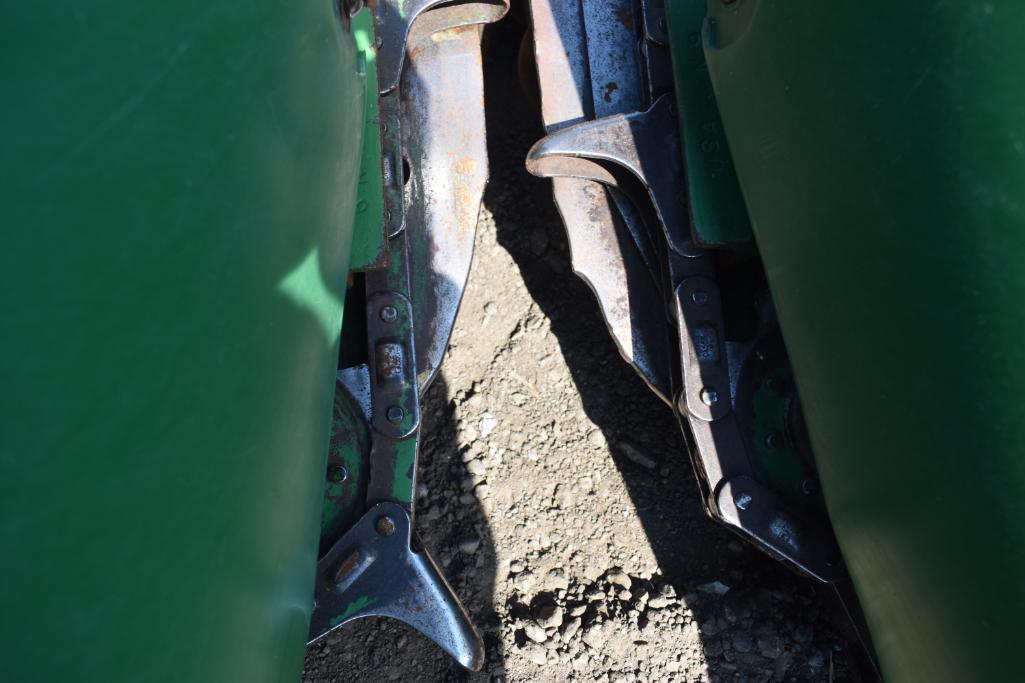 John Deere 693 6 row 30" corn head