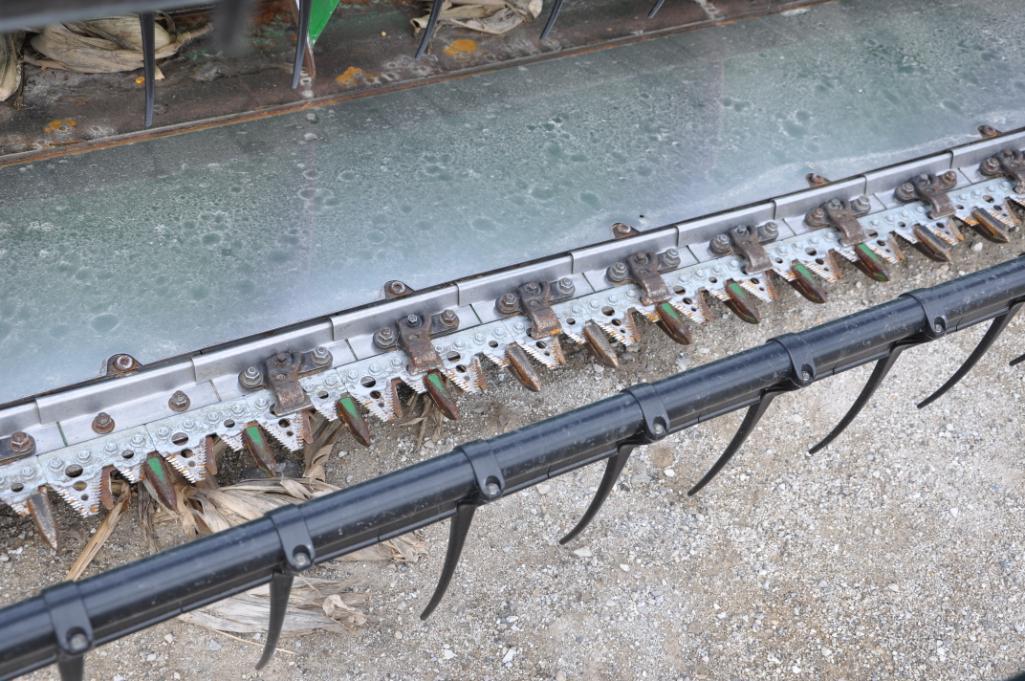 John Deere 635F 35' HydraFlex platform