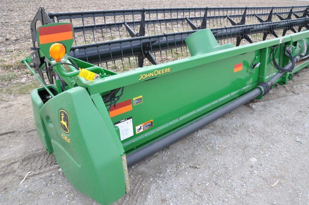 John Deere 635F 35' HydraFlex platform