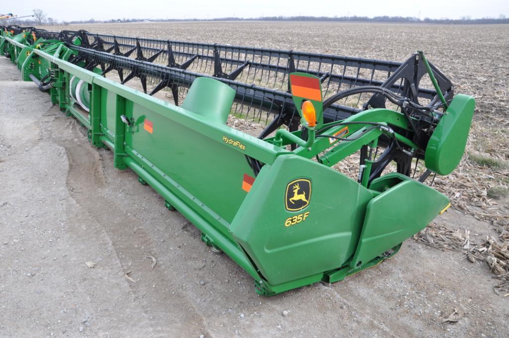 John Deere 635F 35' HydraFlex platform