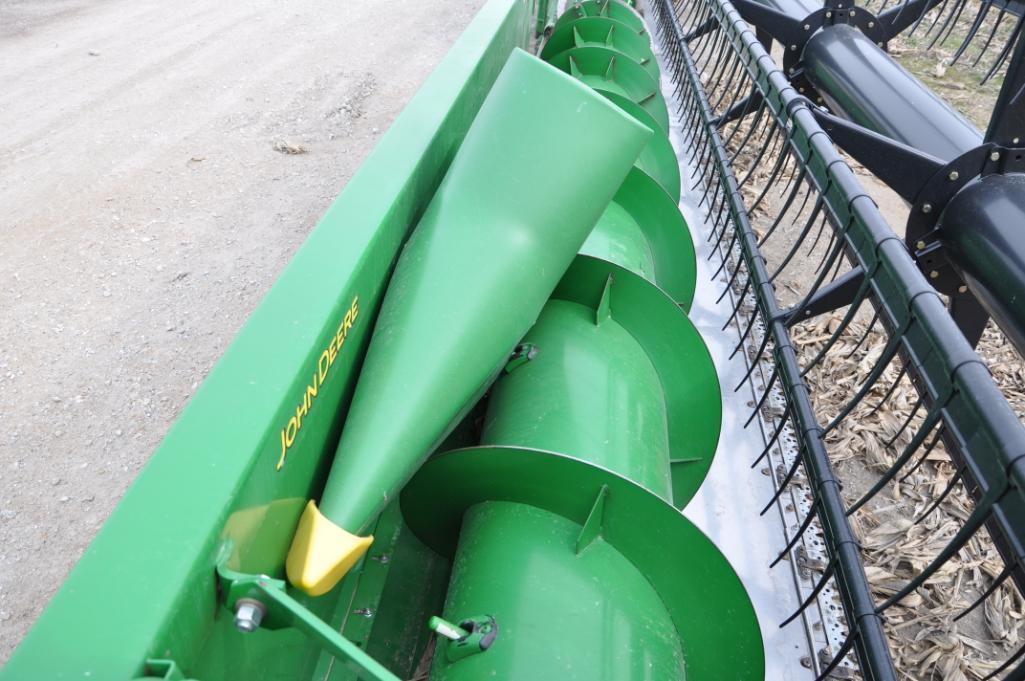 John Deere 635F 35' HydraFlex platform
