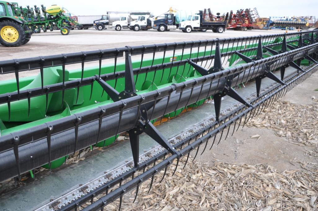 John Deere 635F 35' HydraFlex platform