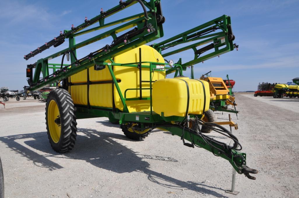 Fast 7420 pull-type sprayer