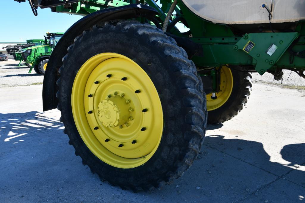 2014 John Deere 4940 self-propelled sprayer