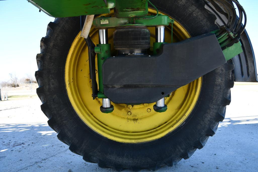 2014 John Deere 4940 self-propelled sprayer