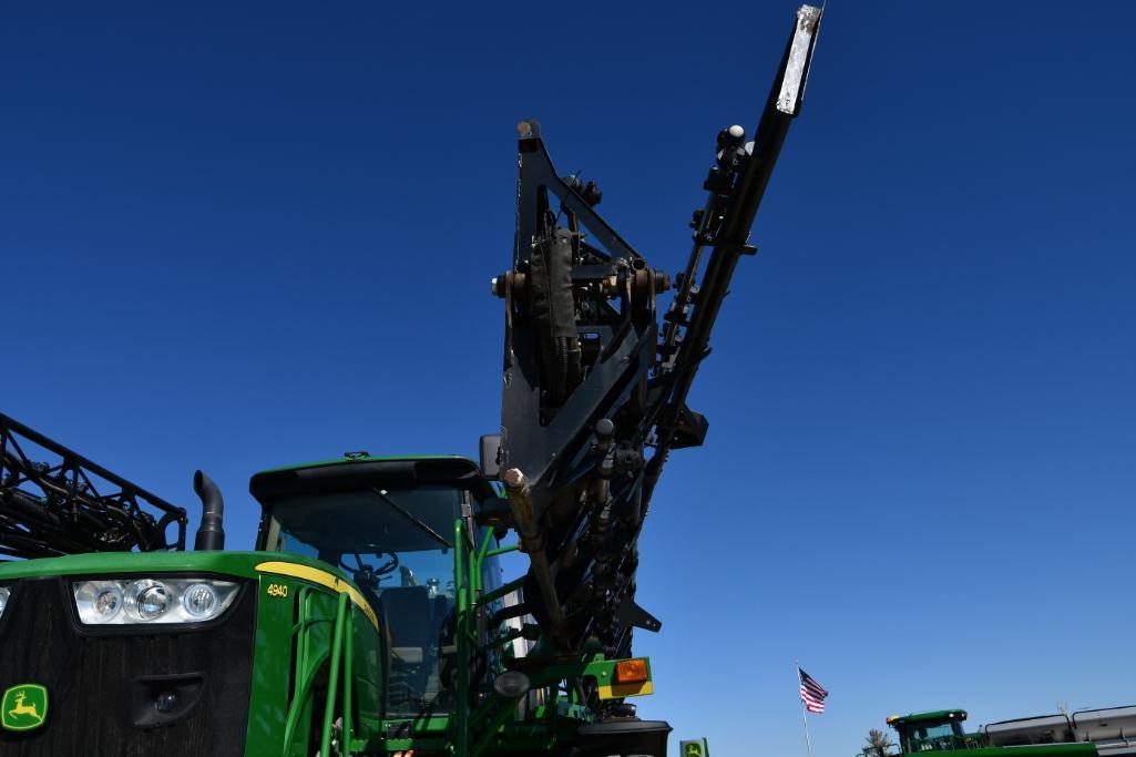 2014 John Deere 4940 self-propelled sprayer