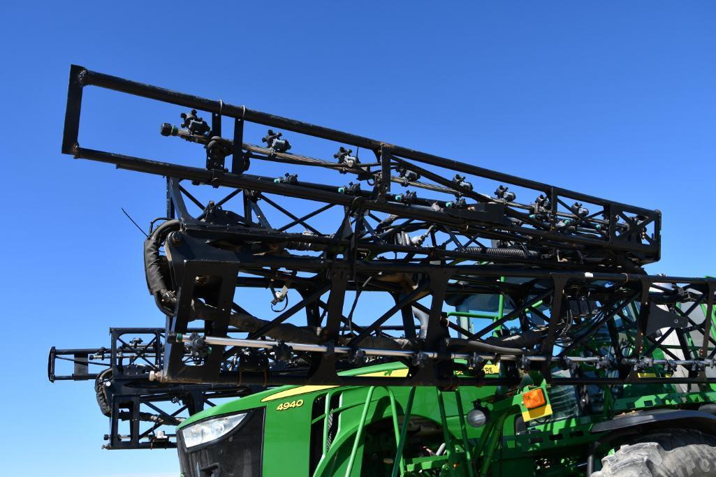 2014 John Deere 4940 self-propelled sprayer