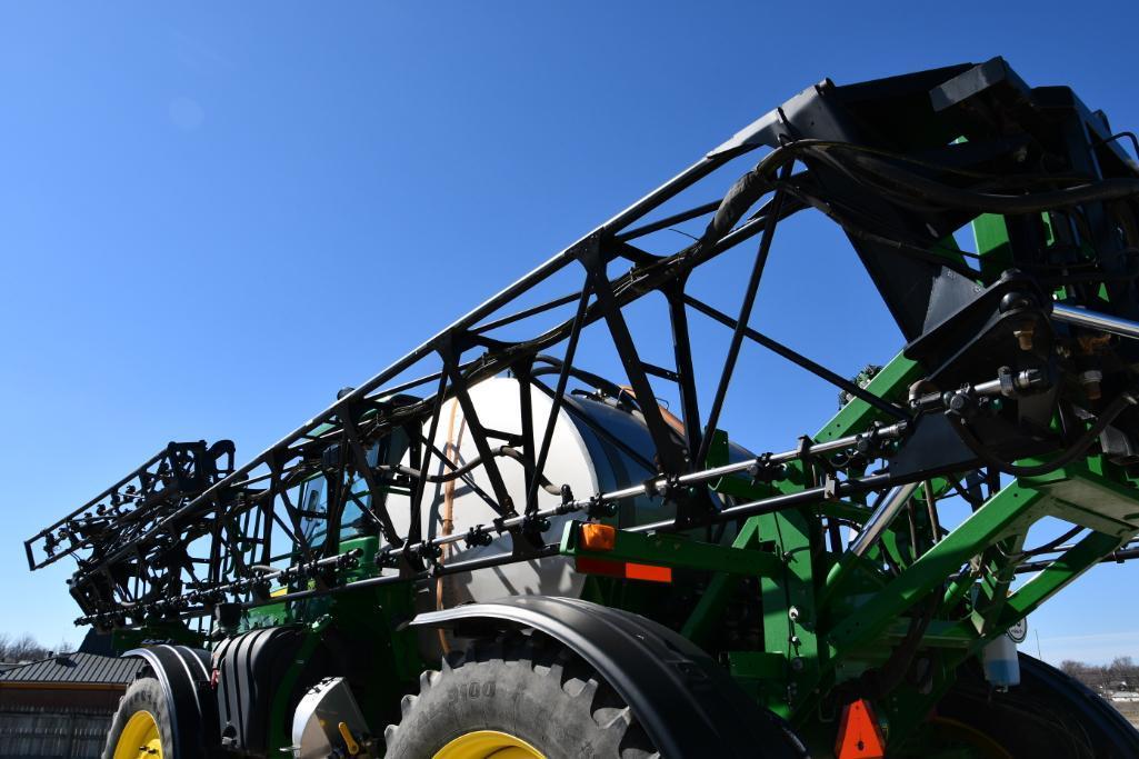 2014 John Deere 4940 self-propelled sprayer