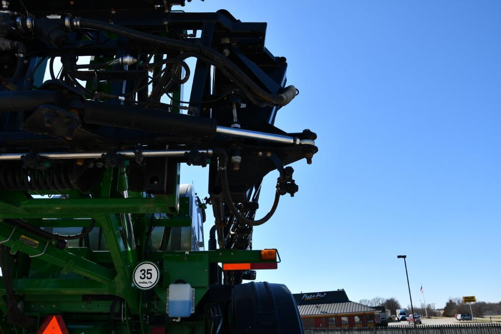 2014 John Deere 4940 self-propelled sprayer