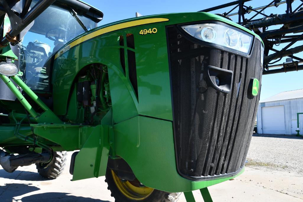 2014 John Deere 4940 self-propelled sprayer