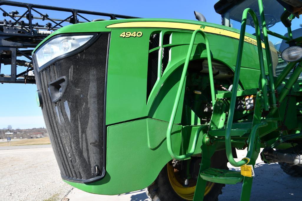 2014 John Deere 4940 self-propelled sprayer