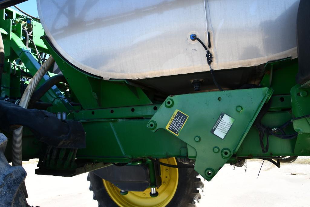 2014 John Deere 4940 self-propelled sprayer