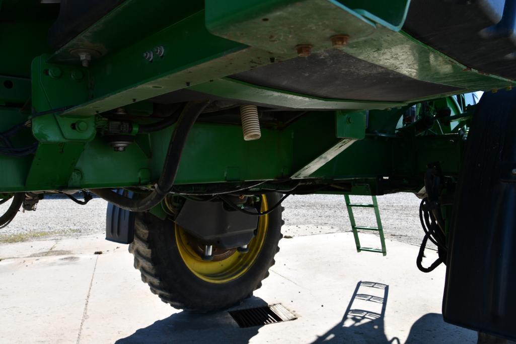 2014 John Deere 4940 self-propelled sprayer