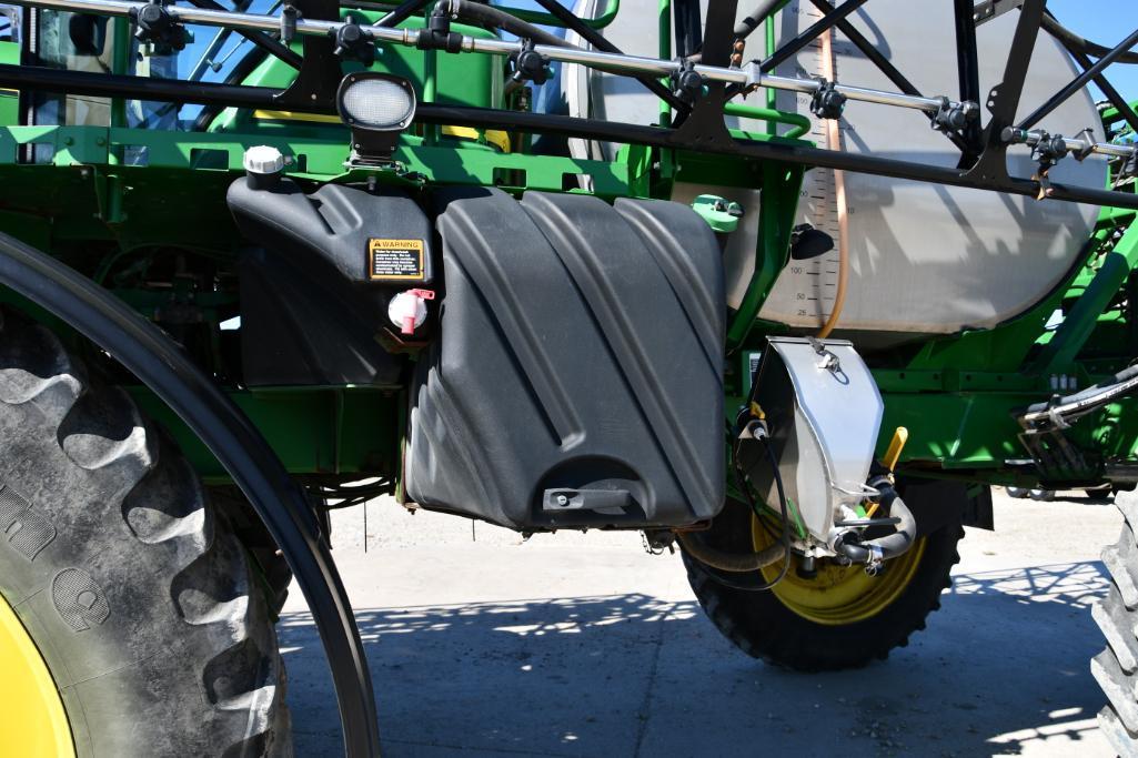 2014 John Deere 4940 self-propelled sprayer