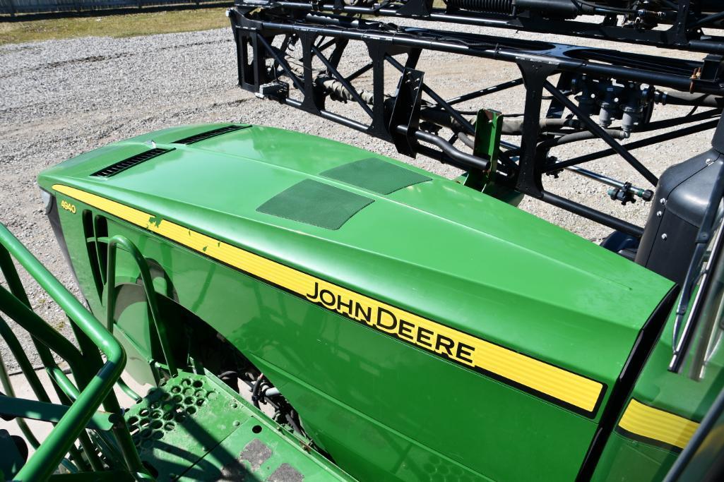 2014 John Deere 4940 self-propelled sprayer