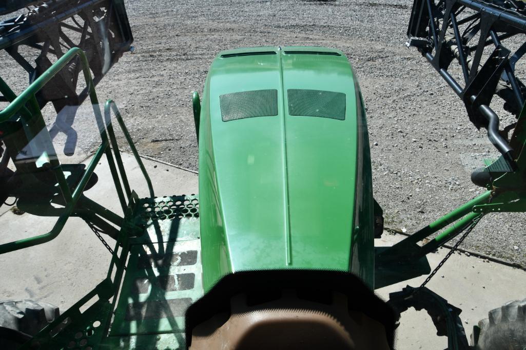 2014 John Deere 4940 self-propelled sprayer