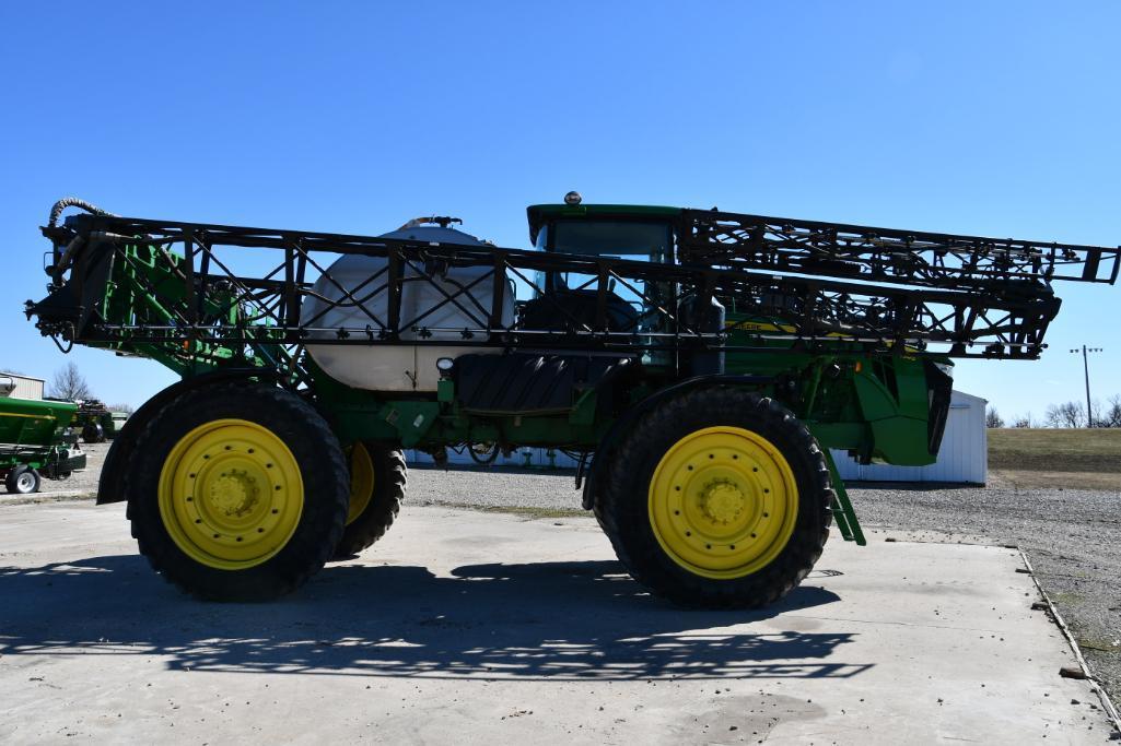 2014 John Deere 4940 self-propelled sprayer