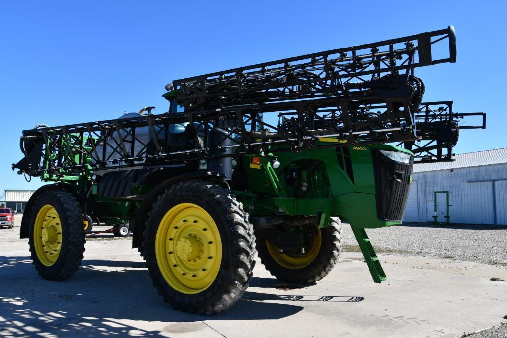2014 John Deere 4940 self-propelled sprayer