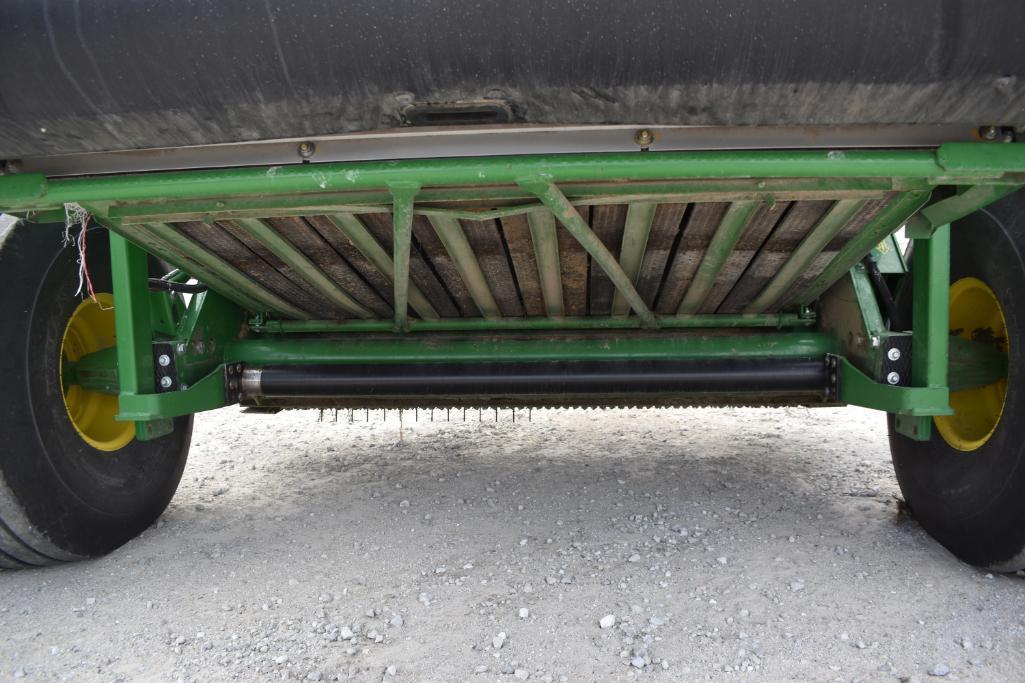 2018 John Deere 560M round baler