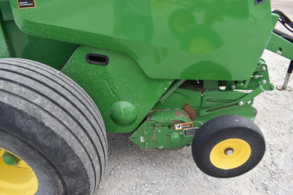 2018 John Deere 560M round baler