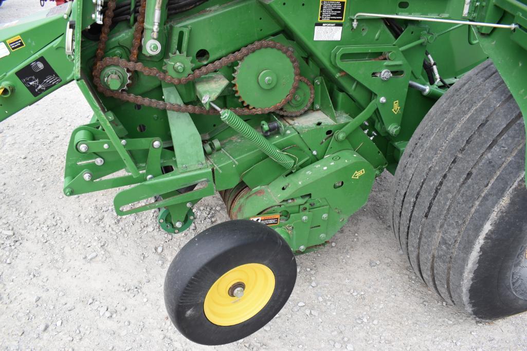 2018 John Deere 560M round baler