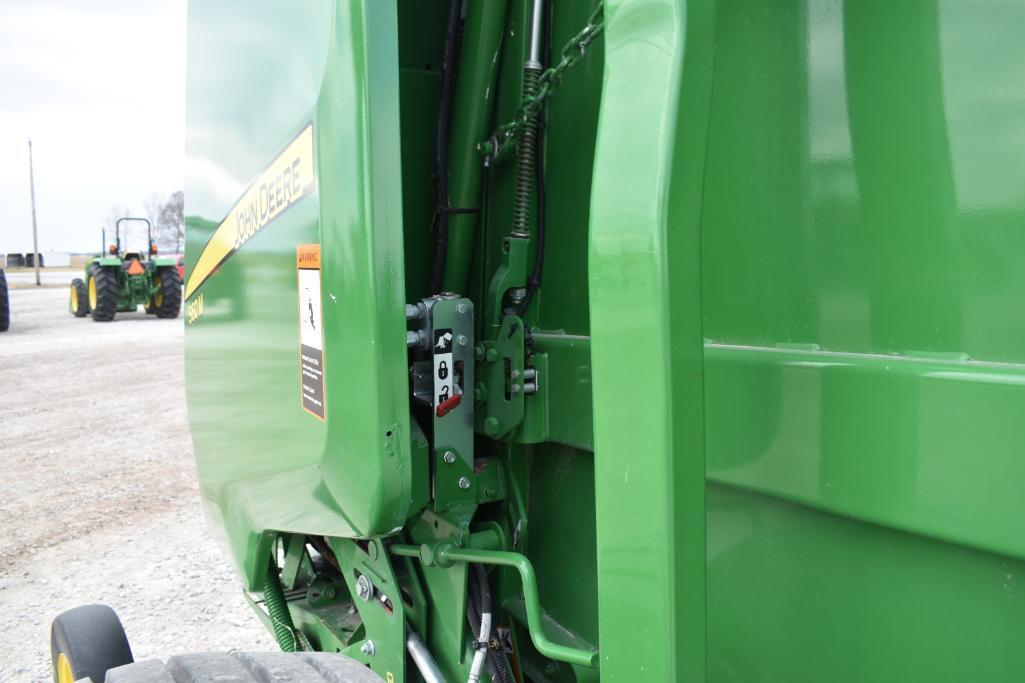 2018 John Deere 560M round baler