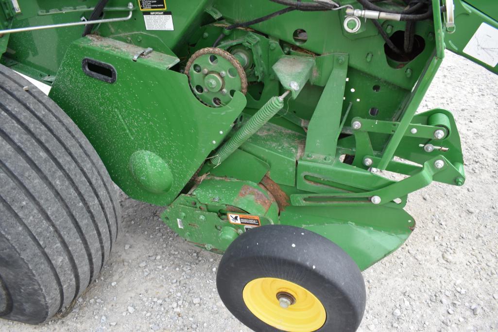 2018 John Deere 560M round baler