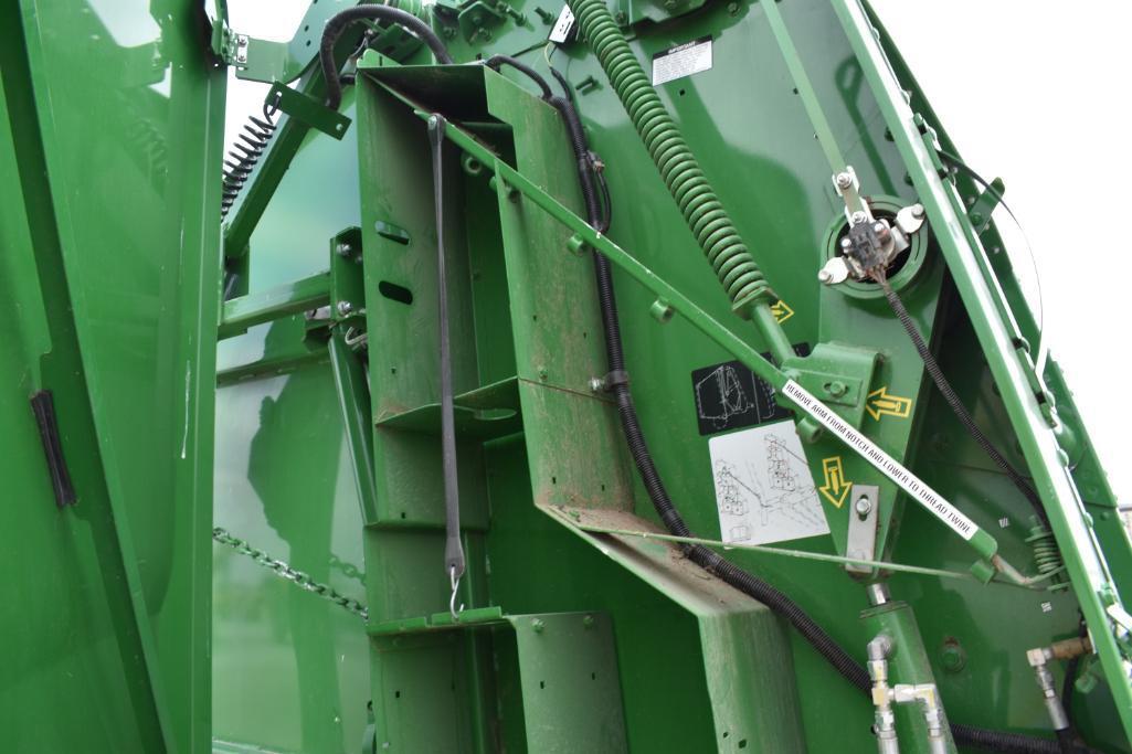 2018 John Deere 560M round baler