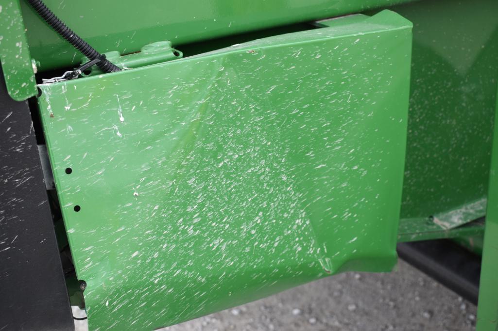 2018 John Deere 560M round baler