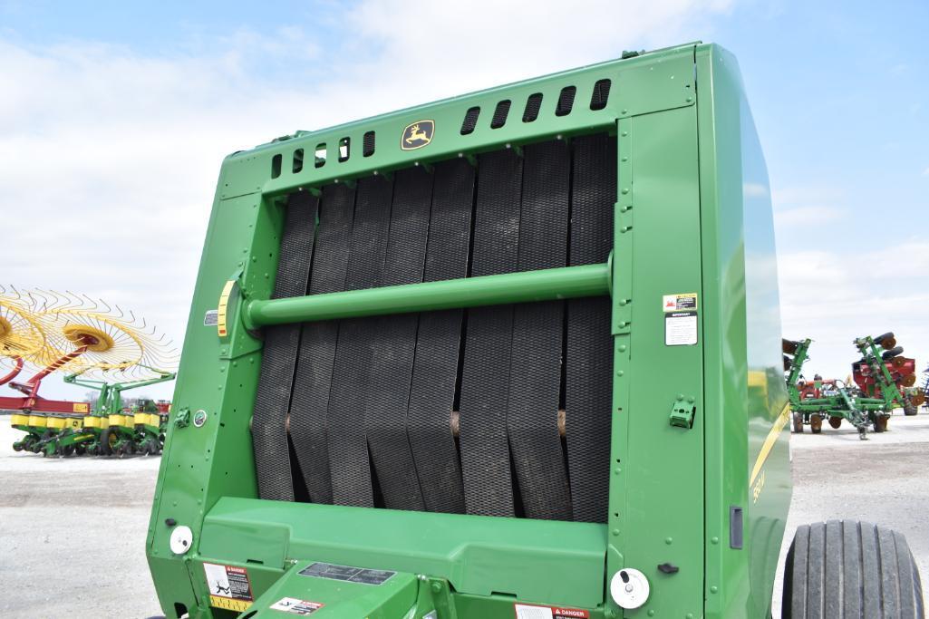 2018 John Deere 560M round baler