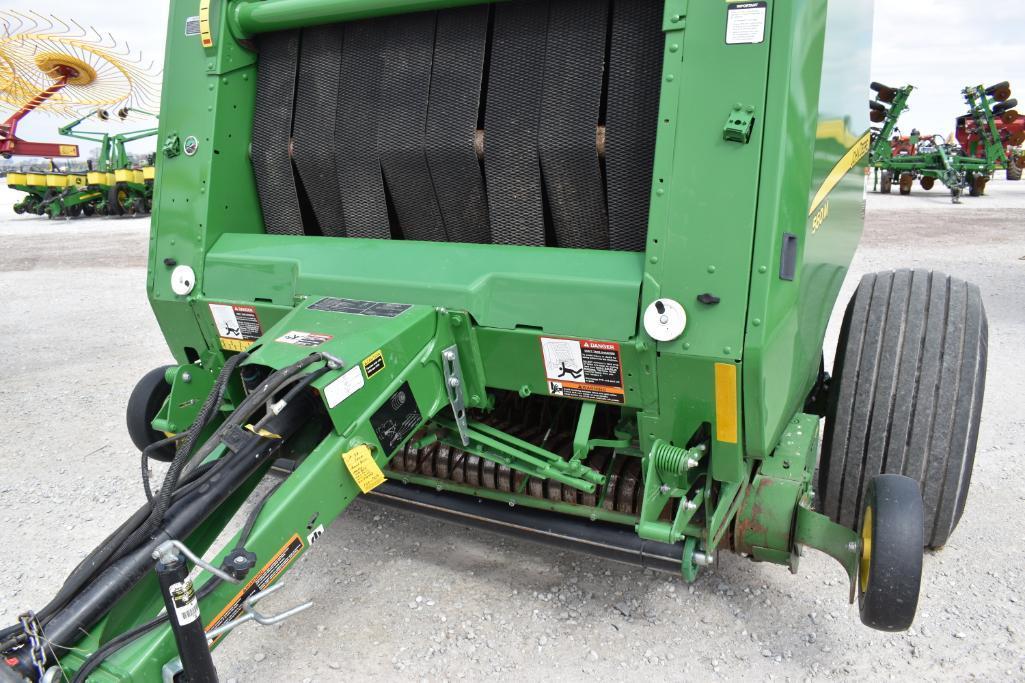 2018 John Deere 560M round baler