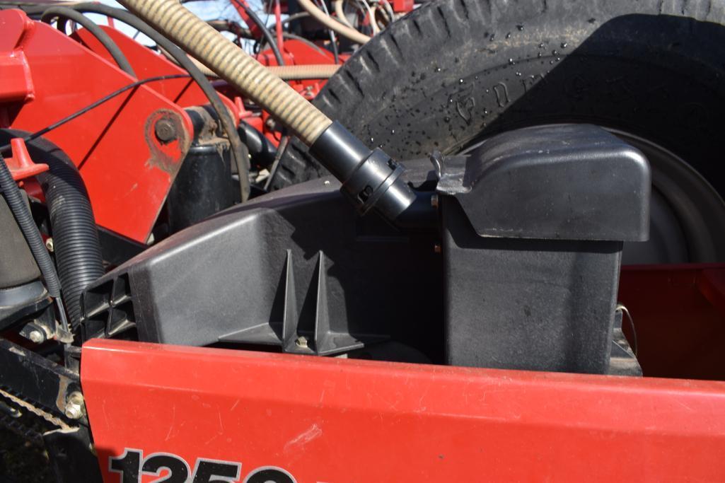 2007 Case-IH 1250 24 row 30" planter
