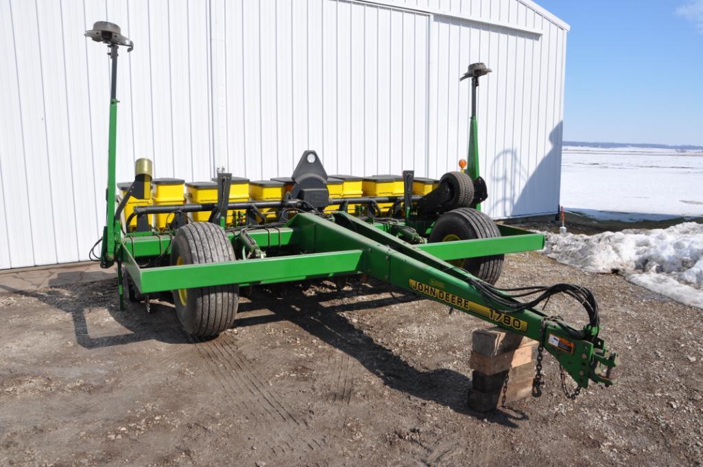 2000 John Deere 1780 6/11 planter