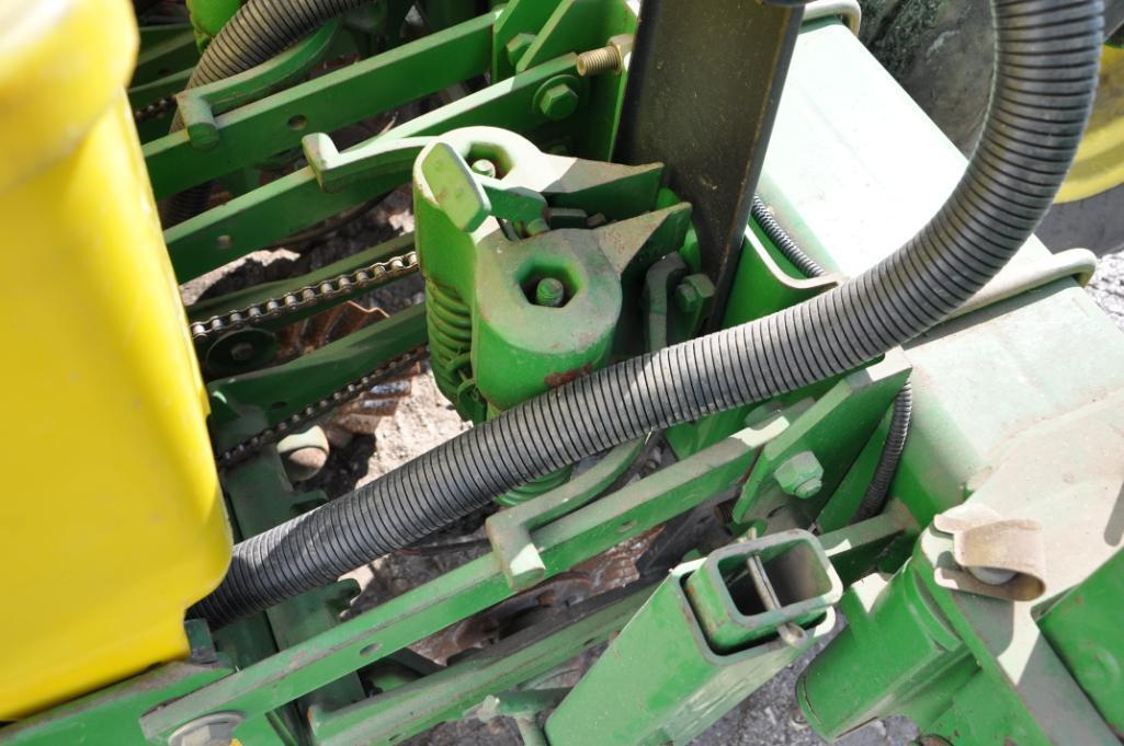 2000 John Deere 1780 6/11 planter