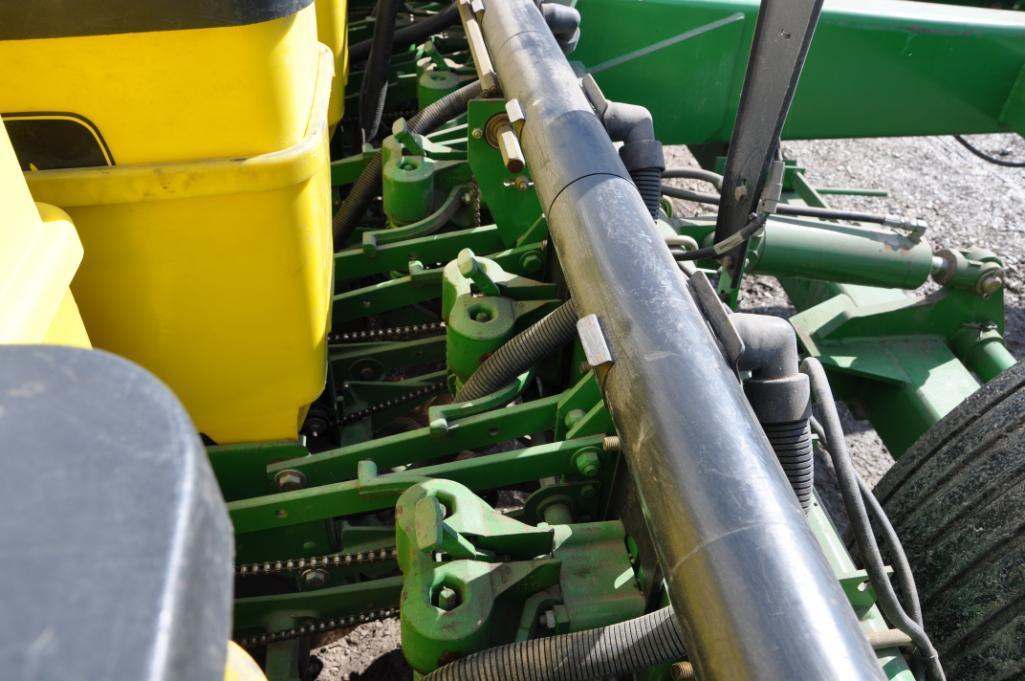 2000 John Deere 1780 6/11 planter