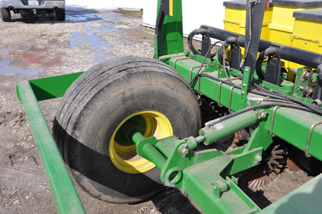 2000 John Deere 1780 6/11 planter