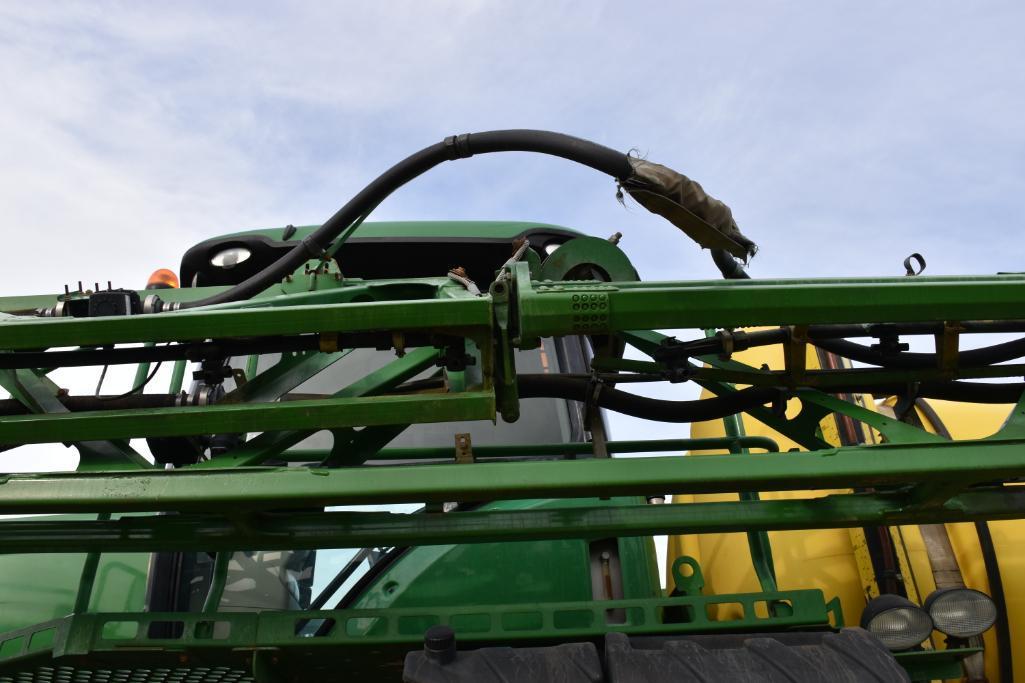2015 John Deere R4030 self-propelled sprayer