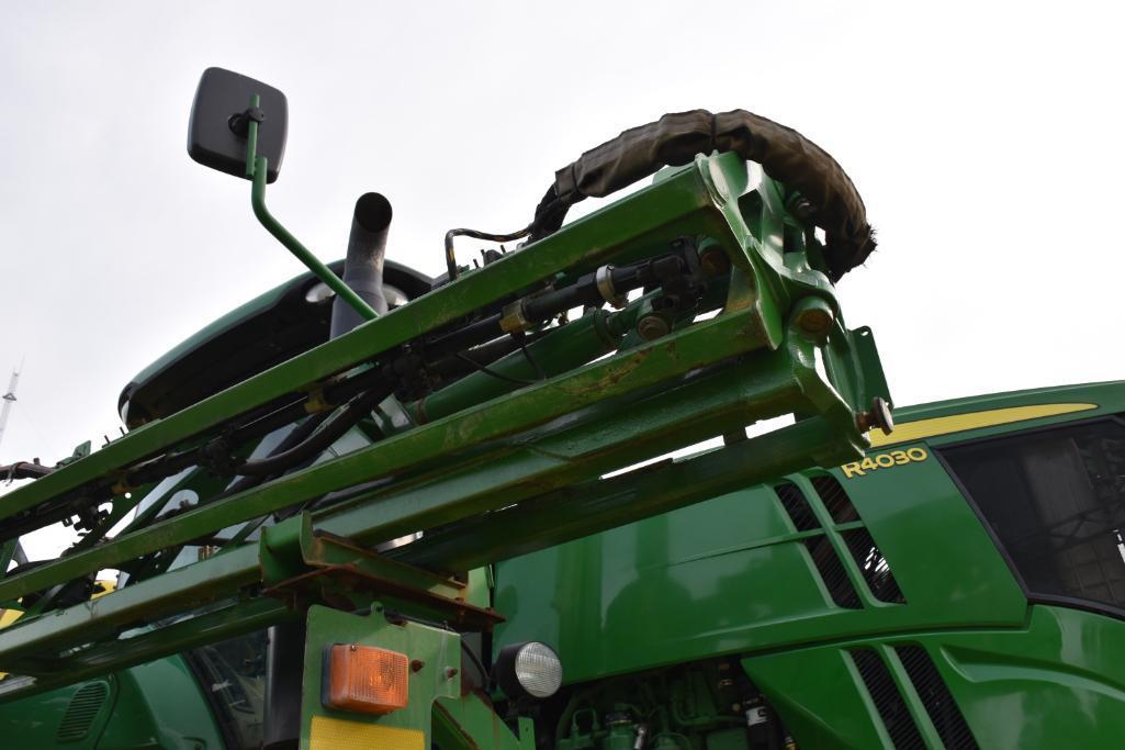 2015 John Deere R4030 self-propelled sprayer