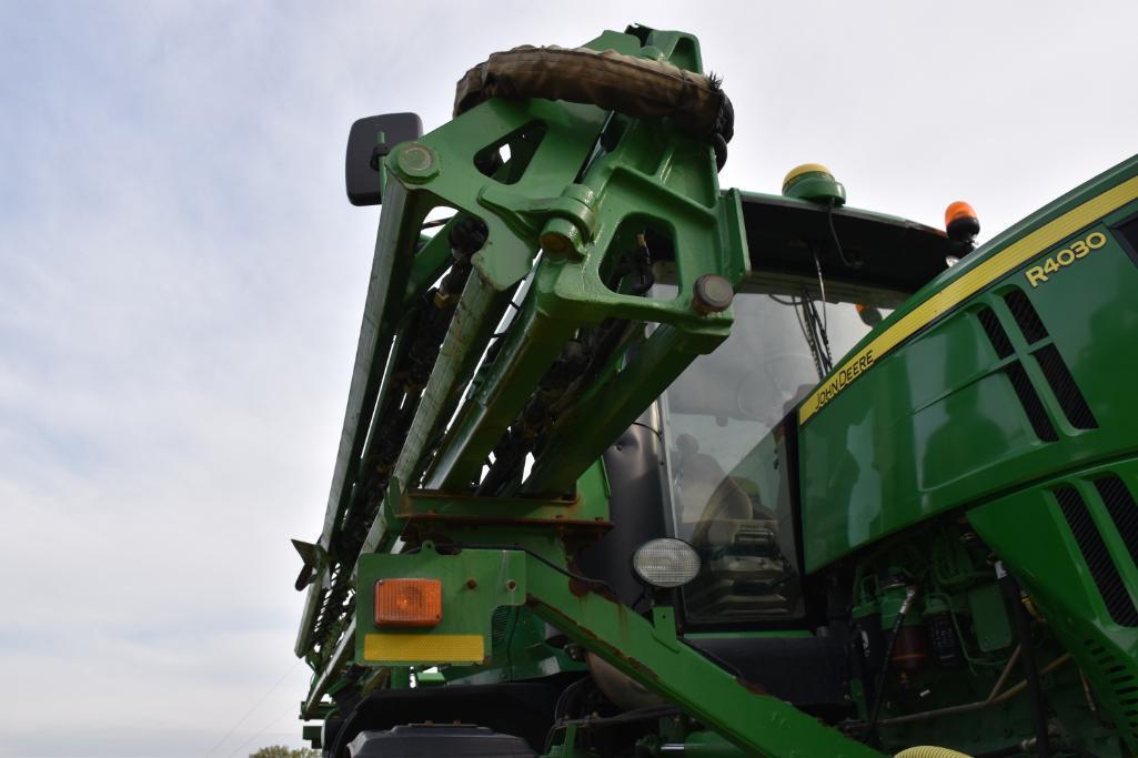 2015 John Deere R4030 self-propelled sprayer