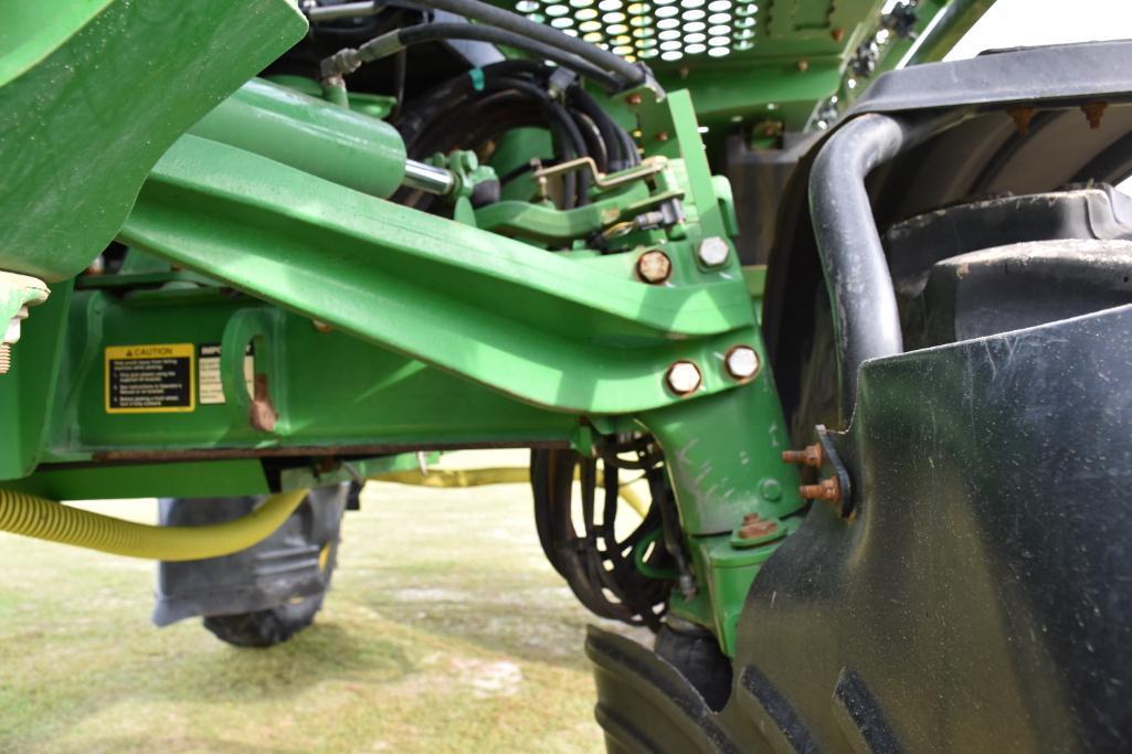 2015 John Deere R4030 self-propelled sprayer