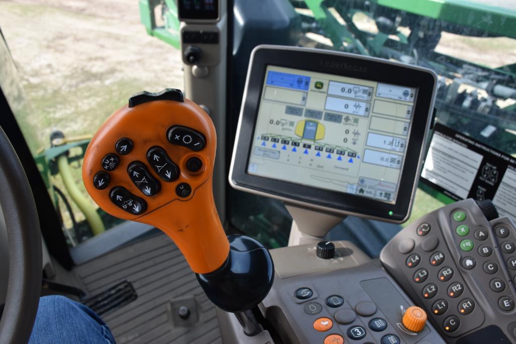2015 John Deere R4030 self-propelled sprayer