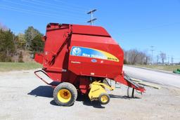 2011 New Holland BR7070 round baler