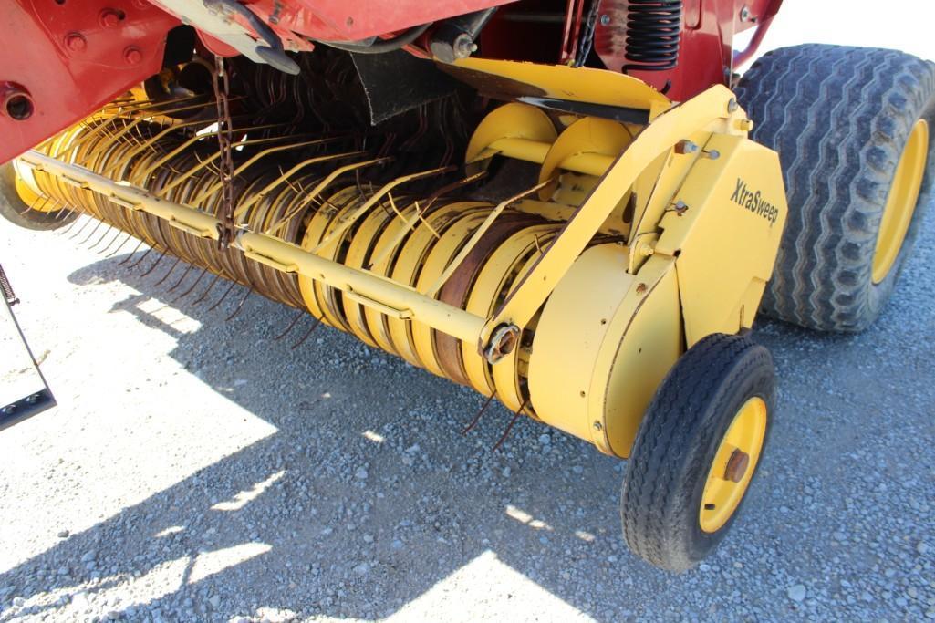 2011 New Holland BR7070 round baler