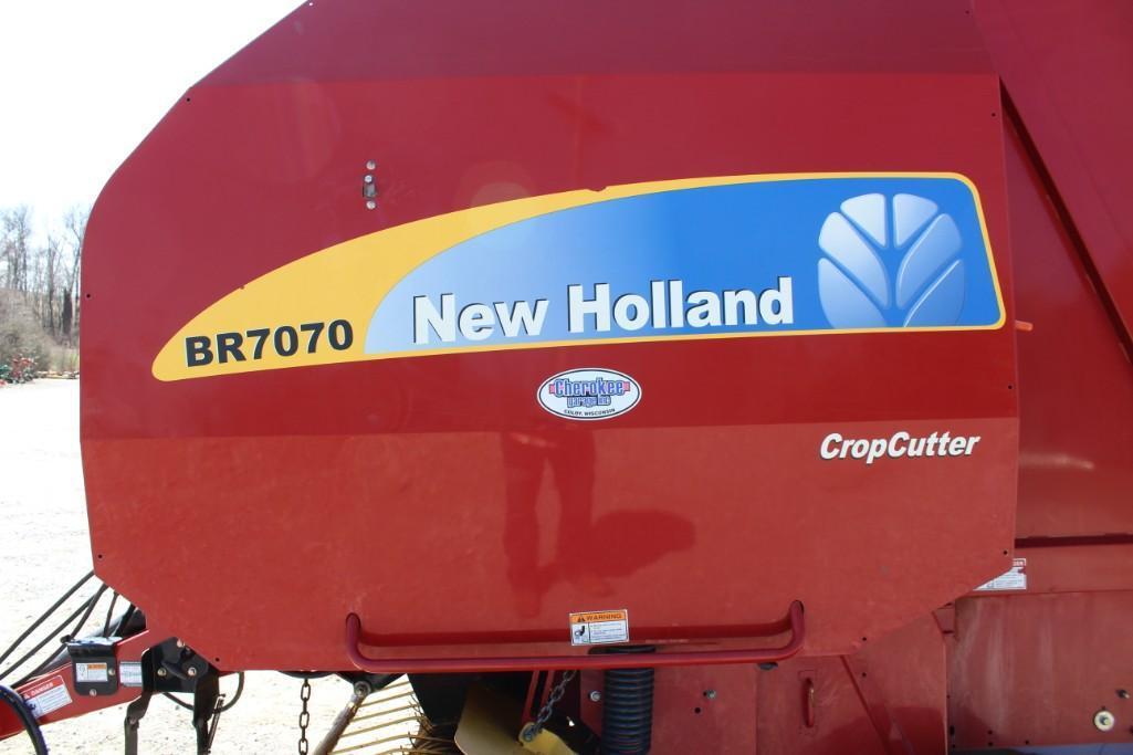 2011 New Holland BR7070 round baler