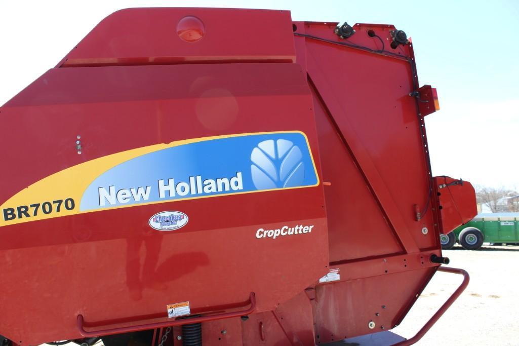 2011 New Holland BR7070 round baler