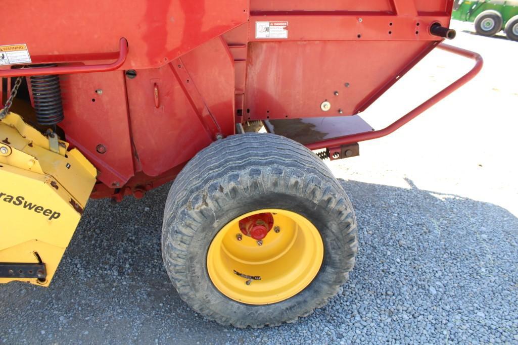 2011 New Holland BR7070 round baler